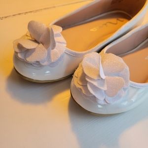 NINA White Slip-on Dress Shoes Size 1.5 Little Kids